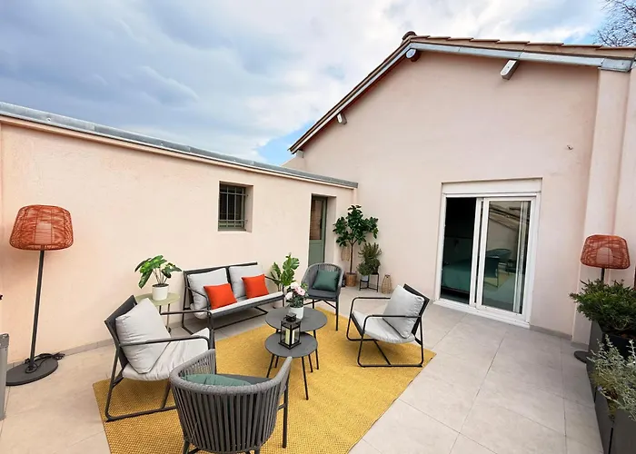 Maison Familiale Renovee Avec Terrasse, 4 Chambres, Proche L'Isle-Sur-La-Sorgue